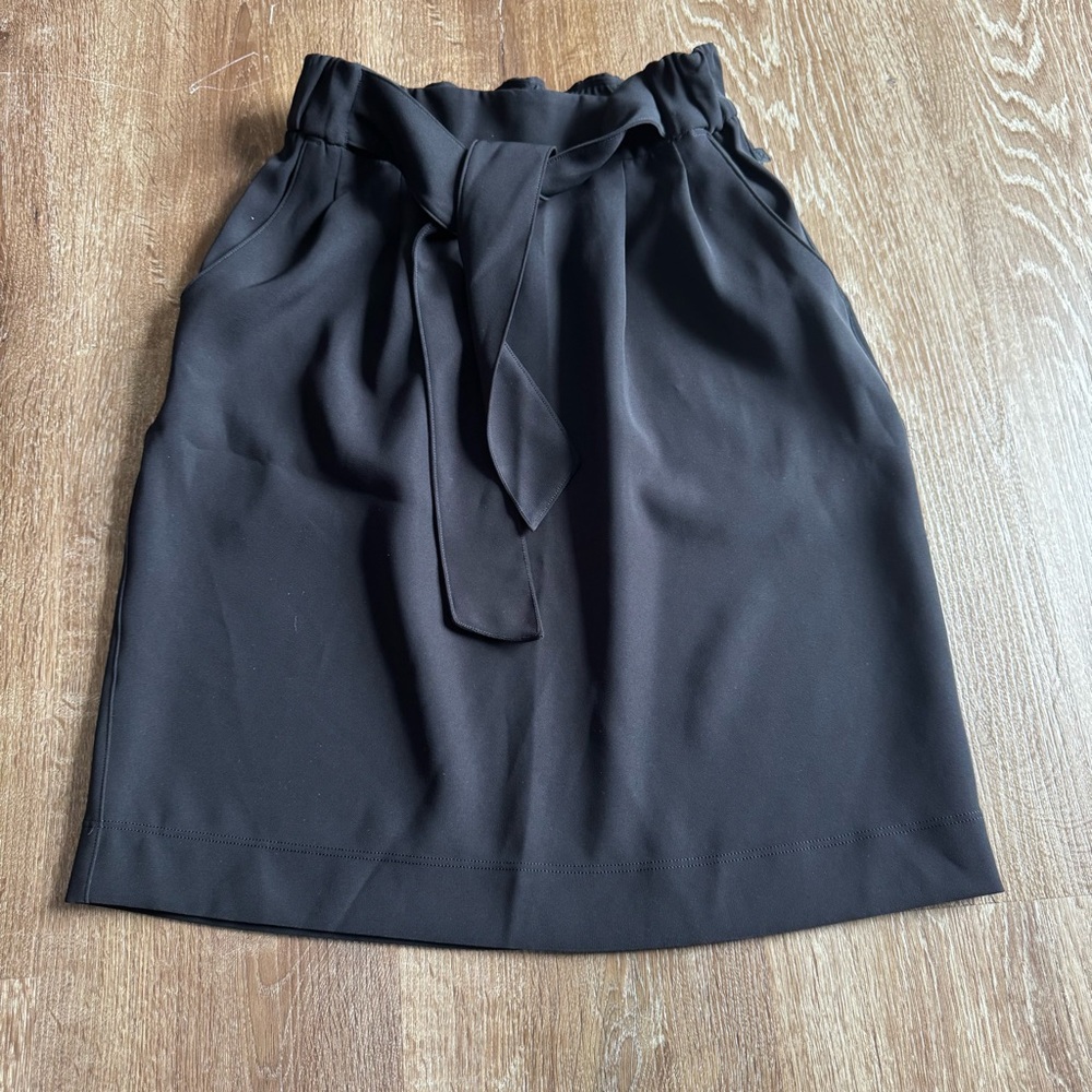 Lululemon Noir Skirt - Picture 5 of 9